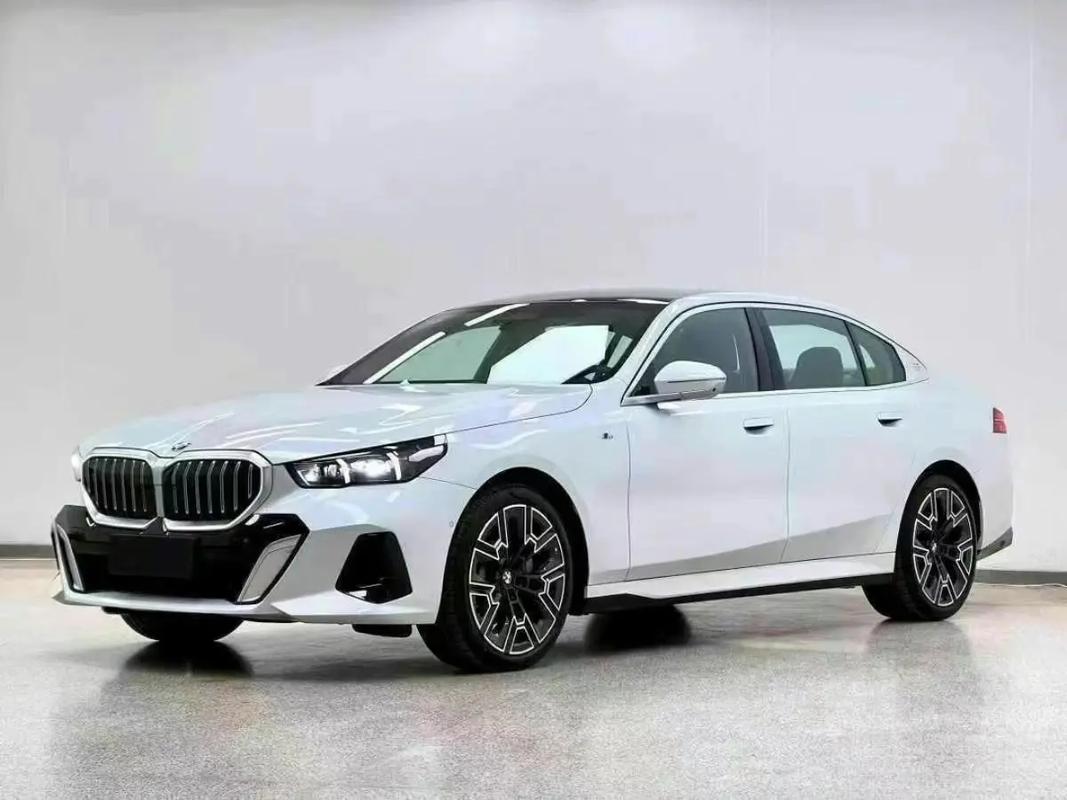 宝马5系2021款图片(宝马5系2025款图片)