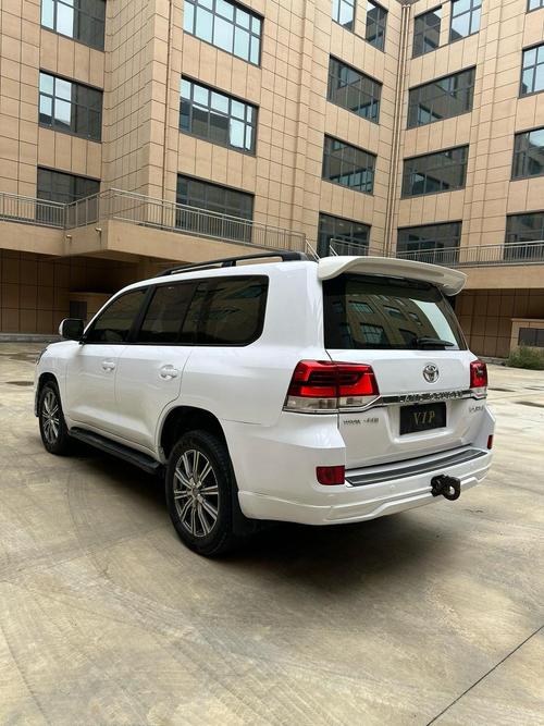 丰田陆巡车图片报价(丰田陆巡车型和价格)