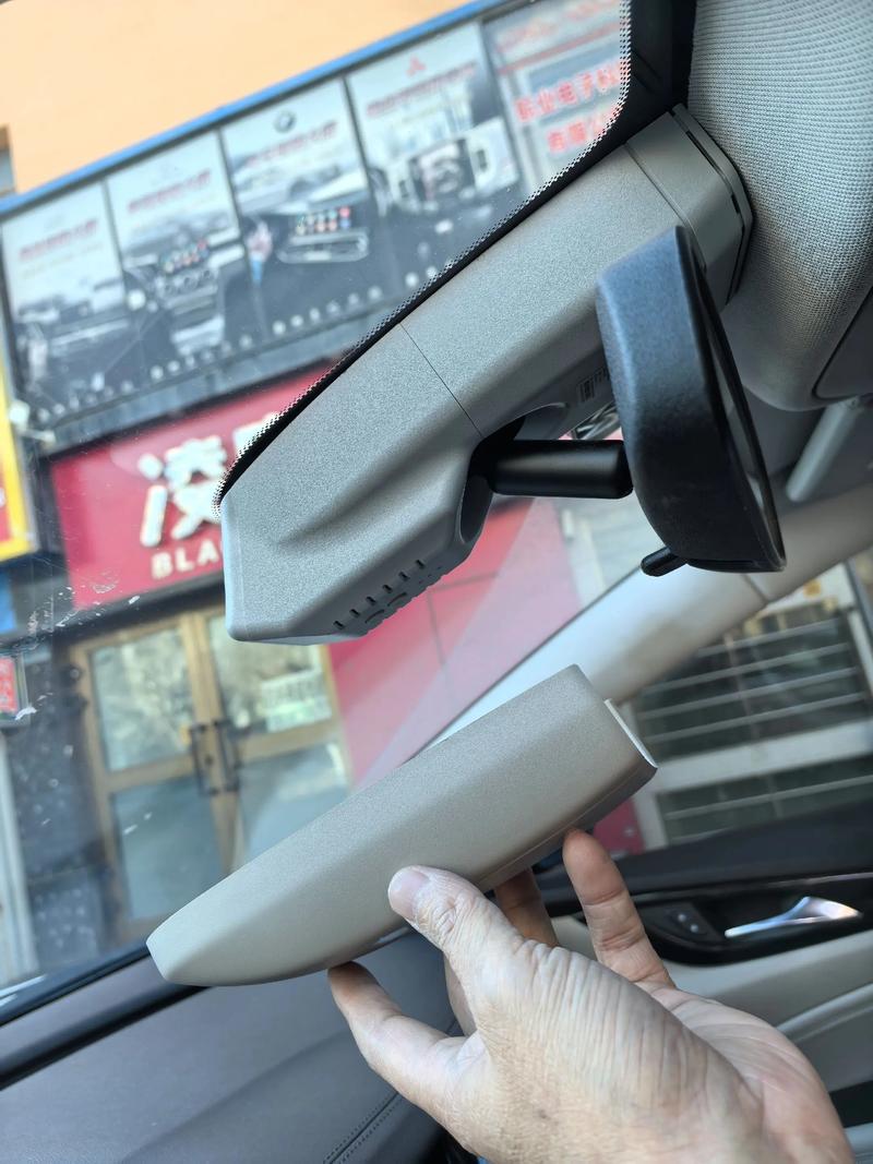 千万不要装隐藏式行车记录仪,装隐藏行车记录仪伤车吗？