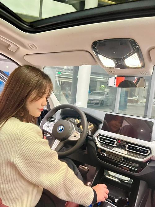 开宝马3系都是什么人(开宝马3系的女人是什么样的)